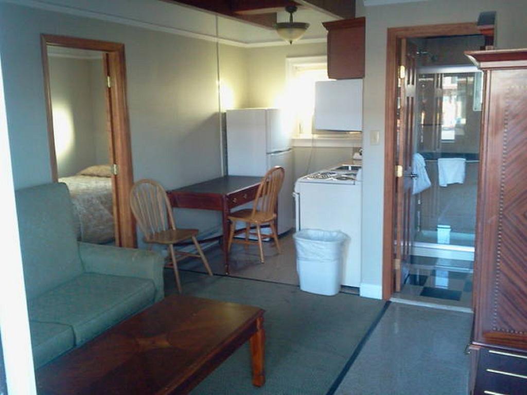 Golden Gate Lodging Plattsburgh Exterior photo